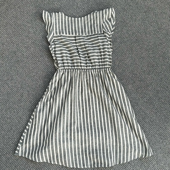 Hem & Thread V Neck Striped Flutter Cap Sleeve Dress, gray and off white, Size S - Picture 2 of 6